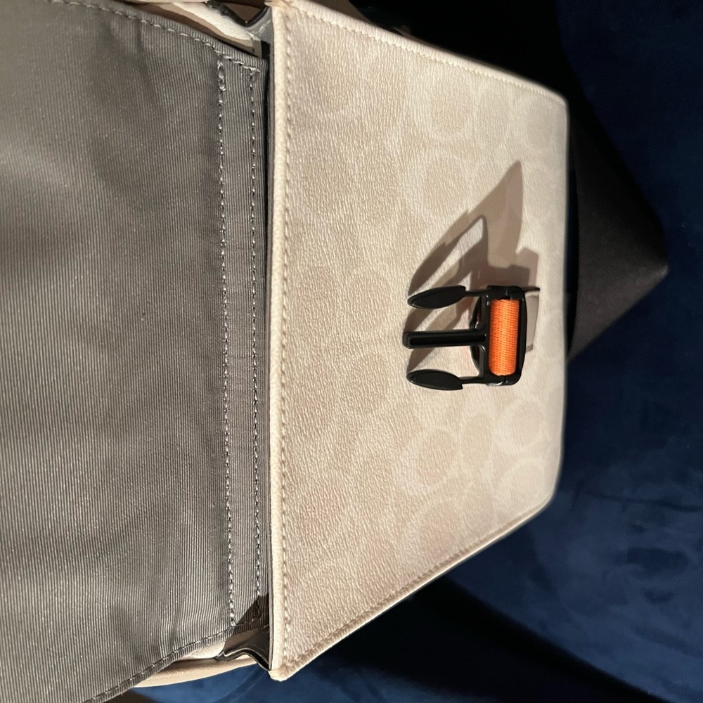 Coach cross over bag authentic mint
